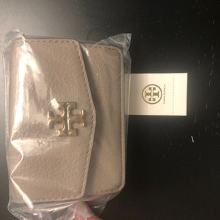 【新品 未開封 日本未発売色】トリーバーチ 折り畳み 三つ折り ミニ財布 薄茶色の画像