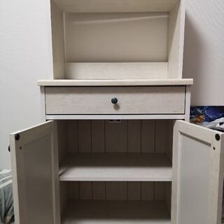 ニトリのドレッサーと椅子の画像