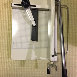 【値下】本の背表紙が切れる大型カッター(裁断機)の画像