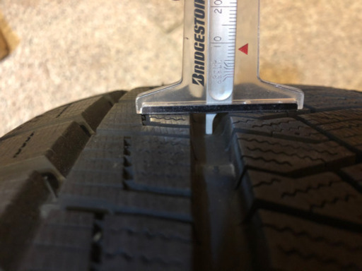 バリ溝!!と言うか新品? 17年製 205/55R16 ピレリ　アイスアシンメトリコ PIRELLI ICE ASIMMETRICO 