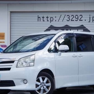 白のミニバン登場