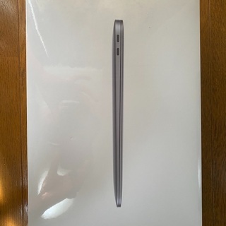 MacBook Air 2020未開封 会社の納会で当たり、不要なので売ります。