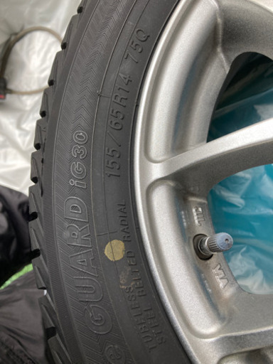 ホンダ軽　1シーズンしか履いてない、アルミ付きスタッドレスタイヤ
