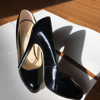 Mollini エナメルパンプス 黒 7(24cm)の画像
