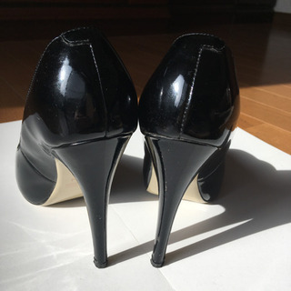 Mollini エナメルパンプス 黒 7(24cm)の画像