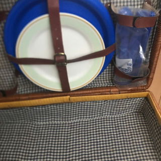 バスケット入りプラ皿スプーン＆フォークナイフセット