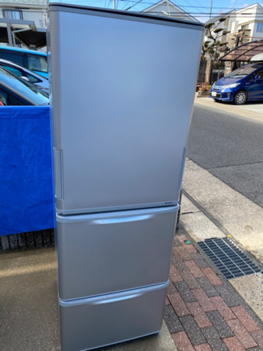 お薦め品‼️両開き‼️シャープ3ドア冷蔵庫350L 2017年②