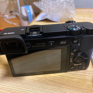 カメラボディとレンズe1.8/50が新品に近いがレンズE2.8/16やや傷ついてる。ご理解くださいの画像