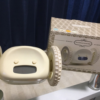 走り回る目覚まし時計　ナンダクロッキー