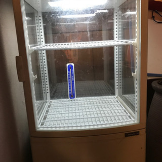 【無料でお譲りします】店舗向け冷蔵ケース（ビール瓶やジョッキ、サラダやデザートなど）の画像