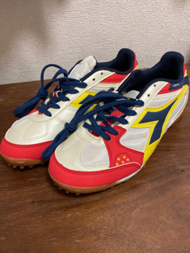 新品DIADORAフットサルシューズ