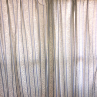 既成カーテンとレースカーテンのセットの画像