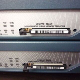 CISCO/シスコ セキュア アクセスルータ ２台セット CISICO1812-J/K9 V10 カード付き 1800 series 通電のみ確認 ジャンク扱い 札幌市の画像