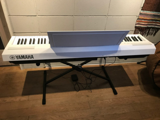【美品】ポータブル電子ピアノ　Yamaha P-105WH  折畳みスタンド、ソフトケース付き