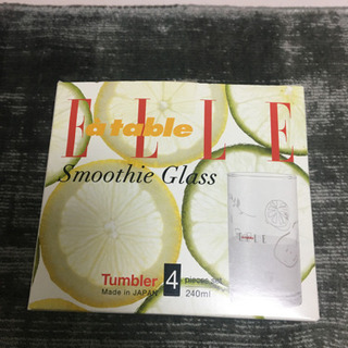 未使用のコップ4つ差し上げます