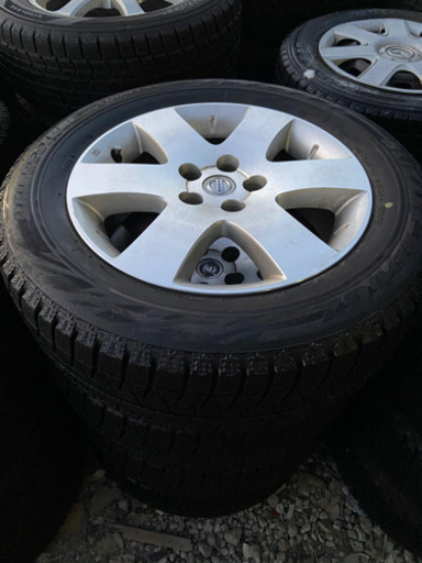 日産215-60/17. アルミホイール付きスタッドレスタイヤ❄️綺麗❄️取り付け無料★