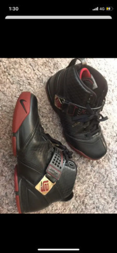 NIKE ZOOM LEBRON V(ナイキ　ズーム　レブロンV)