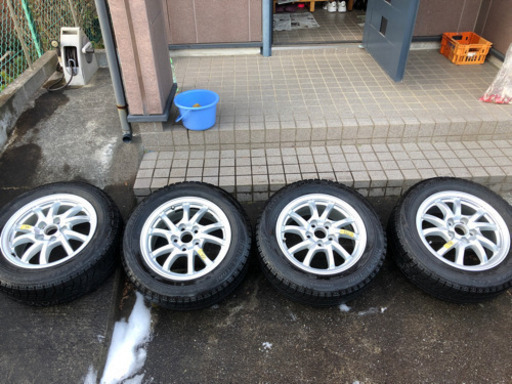 値下げしました。プリウスα 純正ホイール　スタッドレス