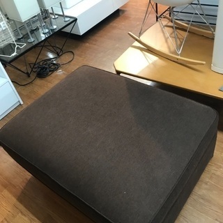 収納付きオットマン IKEAの画像