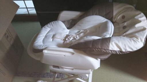 赤ちゃんの特等席！Combi　電動ハイローチェア　ネムリラ