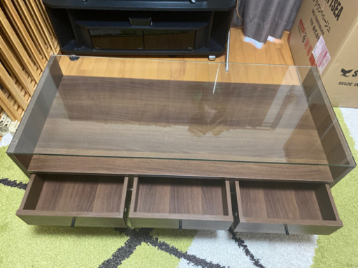 オシャレなガラステーブル