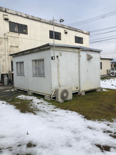 プレハブ小屋