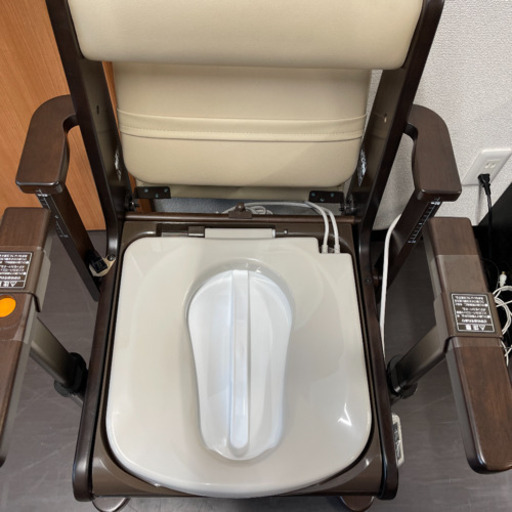 未使用家具調トイレ 【座楽】 ひじ掛け昇降 PN-L23718