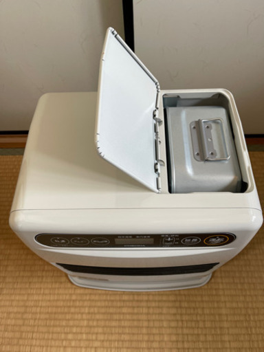 CORONA 石油ファンヒーター　2018年製　ホワイト　中古