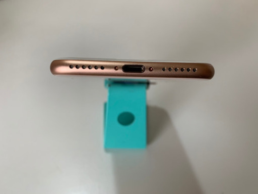 iPhone8 64G SIMフリーSIMロック解除　ゴールド