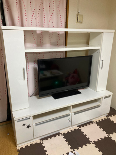 でっかいテレビ台です。