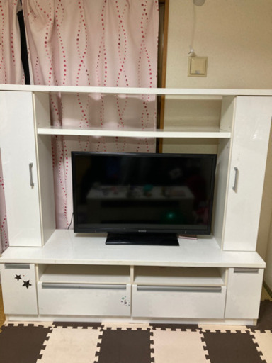 でっかいテレビ台です。