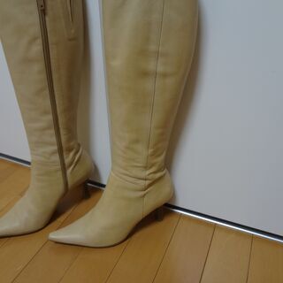 ベージュロングブーツ　Piiti  ヒールありの画像