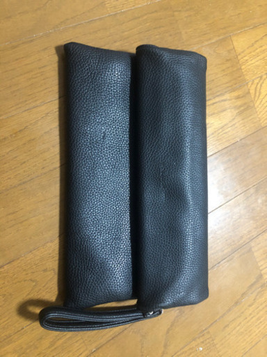 黒のレザーハンドバッグです！
