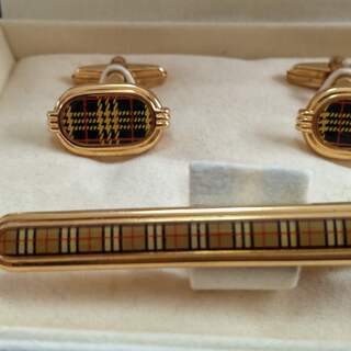 BURBERRY　カフスボタンネクタイピンセットの画像