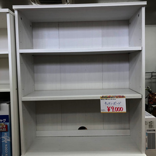 白い木製キッチンボード☆カントリー調☆カップボード☆オープン収納　　【こちらは店舗です。浜村鹿野温泉ICから3分  買取本舗 宮本リサイクル  営業時間９～１９時  定休日水曜のみ←連絡できませんm(_ _)m】の画像