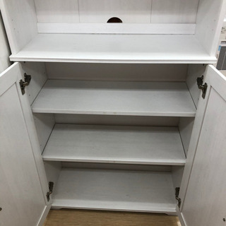 白い木製キッチンボード☆カントリー調☆カップボード☆オープン収納　　【こちらは店舗です。浜村鹿野温泉ICから3分  買取本舗 宮本リサイクル  営業時間９～１９時  定休日水曜のみ←連絡できませんm(_ _)m】の画像