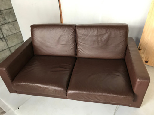 茶色レザーソファ