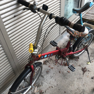 折り畳み自転車の画像