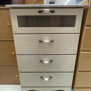 GM271　タンス　衣類たんす　白　ホワイト　幅59㎝　奥42㎝　高さ86㎝　レトロタンス　レトロ　アンティーク家具　レトロ家具　洋服収納　リサイクルショップ　ケイラック朝霞田島店　ケイラック　志木　和光　新座　板橋　練馬　富士見　所沢　川越　さいたま市　大宮　浦和　戸田　蕨　草加　清瀬　東久留米　三芳　入間の画像