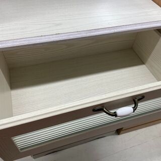GM271　タンス　衣類たんす　白　ホワイト　幅59㎝　奥42㎝　高さ86㎝　レトロタンス　レトロ　アンティーク家具　レトロ家具　洋服収納　リサイクルショップ　ケイラック朝霞田島店　ケイラック　志木　和光　新座　板橋　練馬　富士見　所沢　川越　さいたま市　大宮　浦和　戸田　蕨　草加　清瀬　東久留米　三芳　入間の画像