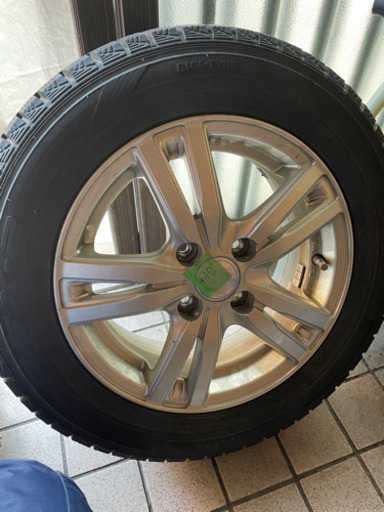 この冬如何ですか？　スタッドレスタイヤ　ホイル付　4本