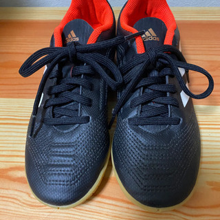 フットサルシューズ・adidas・18.4サイズの画像