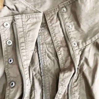 salire カーキ色　ジャケットの画像