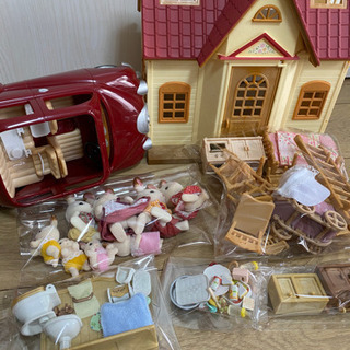 シルバニアファミリー☆ハウス、車、人形、家具つき☆の画像