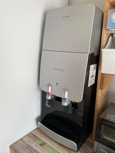 ウォーターサーバーと水２箱（57.6㍑）セット販売