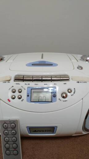 ～引き取り限定～　持ち運びも簡単！ポータブルCDデッキ　再生はCD/USB/SDです