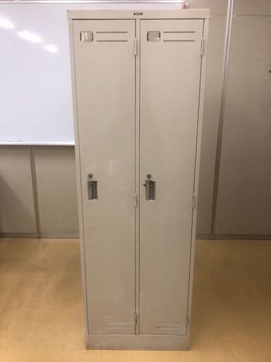 使用感ある　２人用ロッカー　鍵付き