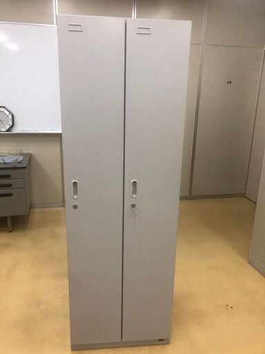 グレーの綺麗な２人用ロッカー