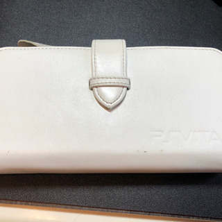 PSVITA 本体(白)と純正本革ポーチ、メモリーカード8GBの画像