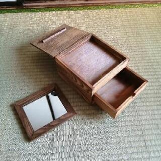 小さな木箱のメイクボックスの画像